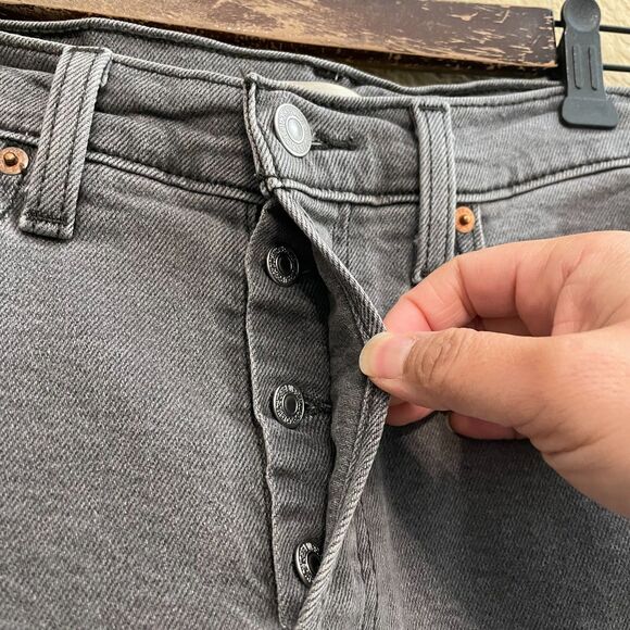 Levi's Wedgie Straight High Rise Button Fly Raw Hem Jean Women Size 28 Gray Wash - Picture 7 of 7